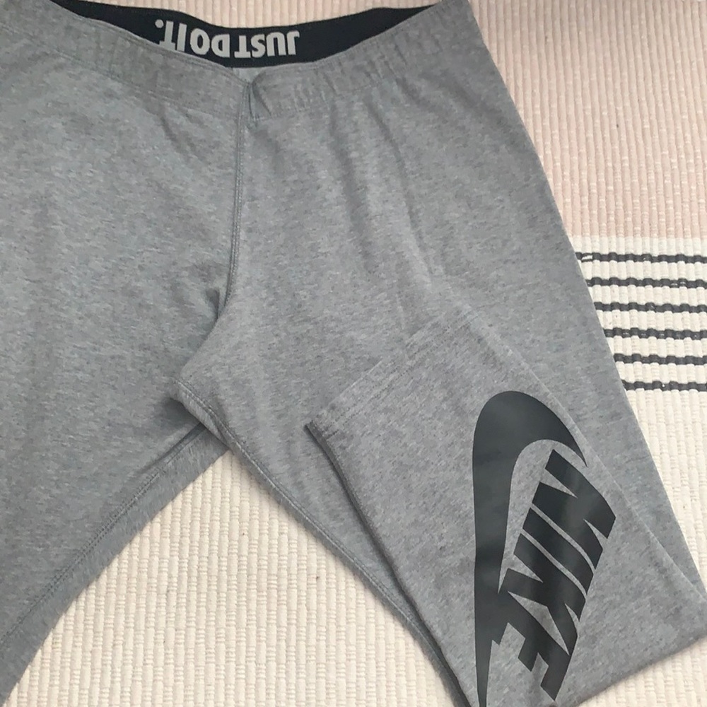 Nike Grey Cropped Leggings